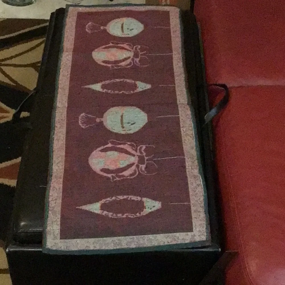 Christmas set: 1 runner & 4 placemats, like new!